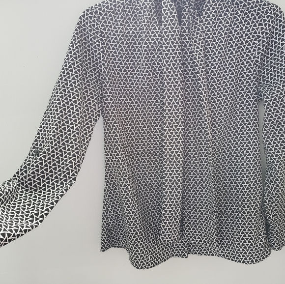 Banana Republic Black&White Tie Collar Blouse - Picture 2 of 7